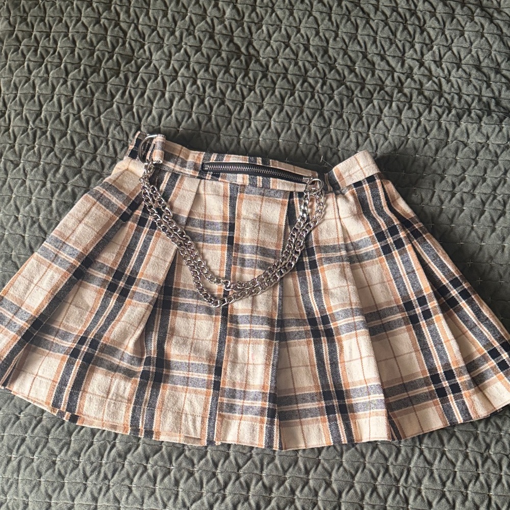 Forever 21 Beige and Navy Plaid Skirt with Chain